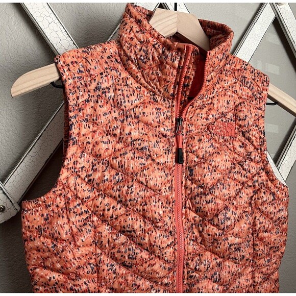 The North Face Women’s XS Thermoball Vest Pattern - Picture 2 of 10